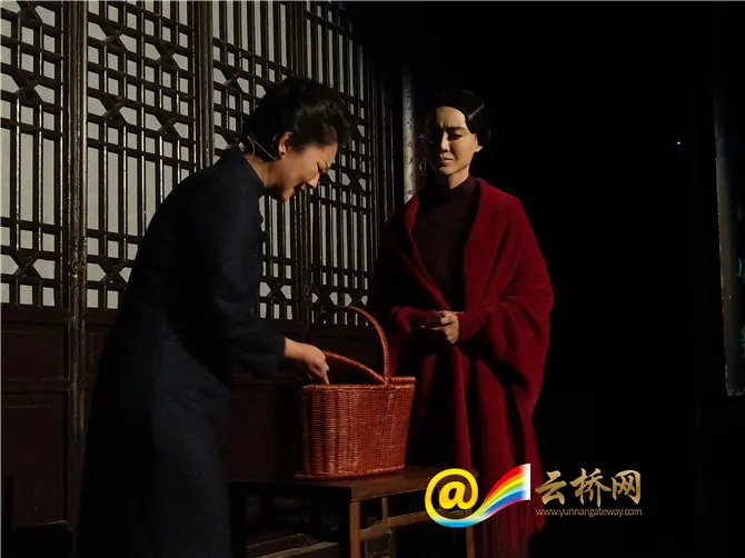 男生把困放在女生困里剧照1